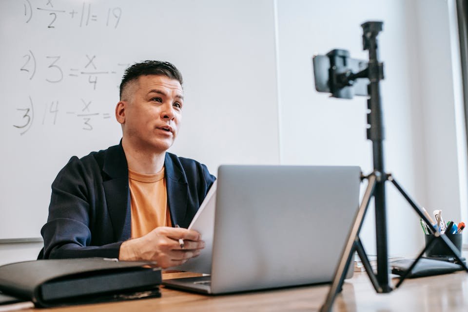 Guía Completa de Capacitación digital docente: Preparando a los educadores para la educación digital